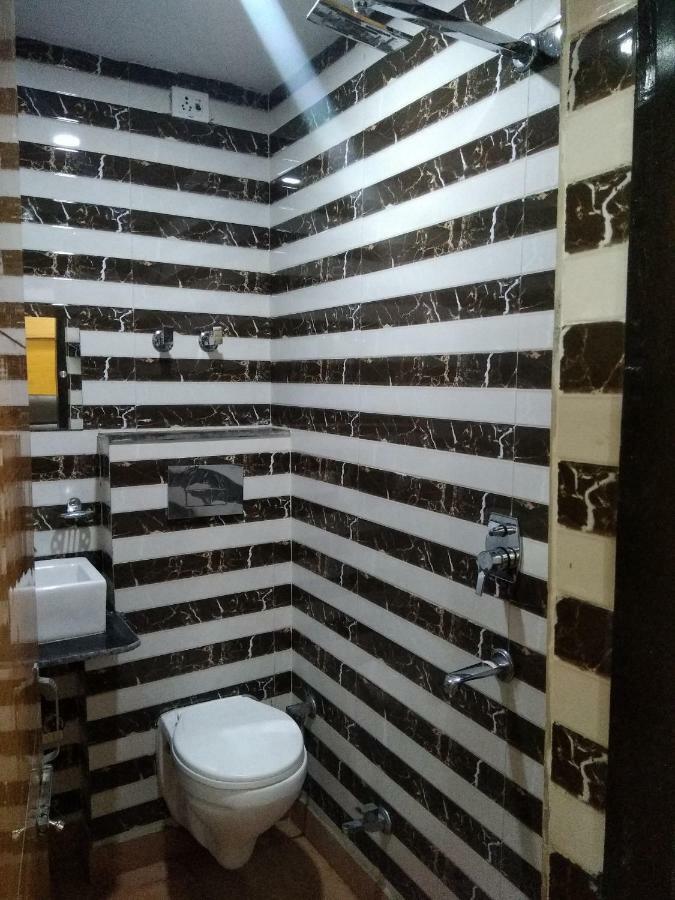 Silver Palace Hotel New Delhi Exterior foto