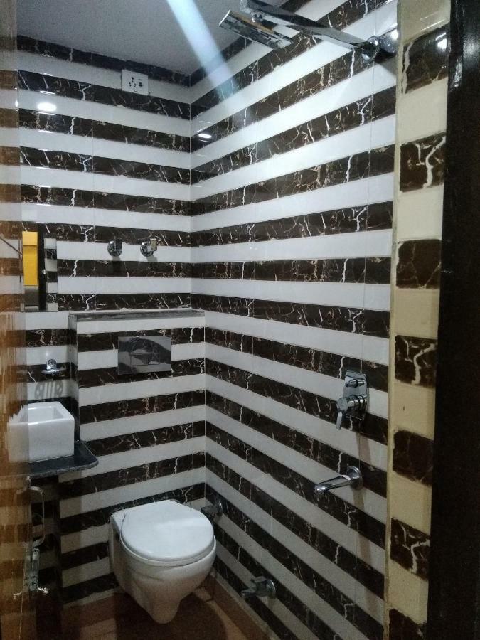 Silver Palace Hotel New Delhi Exterior foto